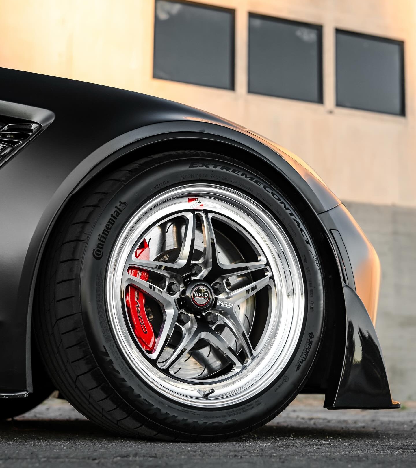 くるくる巻き角！ ヴァレーブラックノーズシープ ♀ スカルホーン Weld C6 ZR1 Z06 Corvette RT-S S81 Drag Wheel 18x10 Black 5x4.75