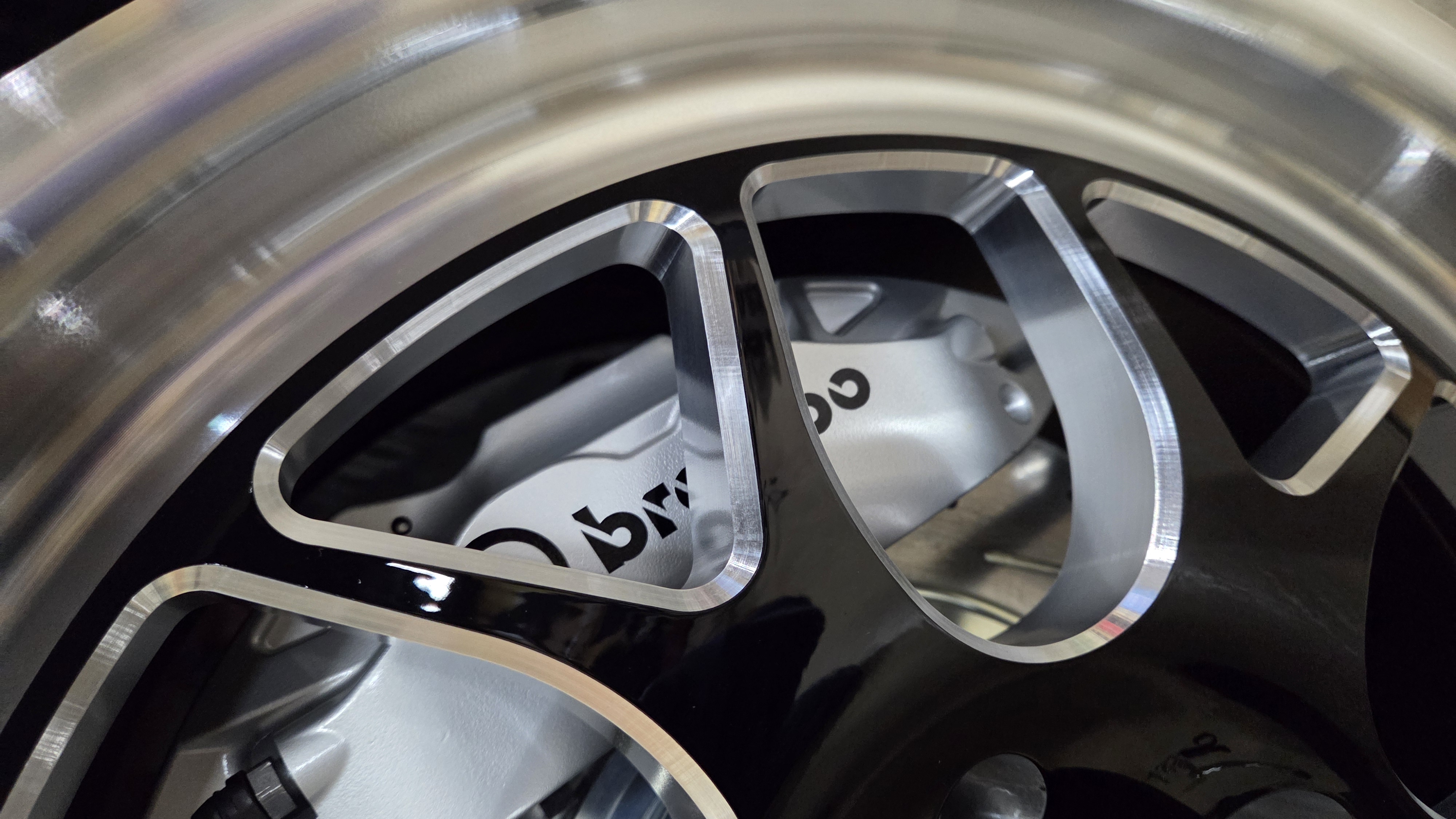 1999–2004 SVT Cobra Wheels: WELD Solana 18x9.5 / 18x11 with ATS Brake Clearance