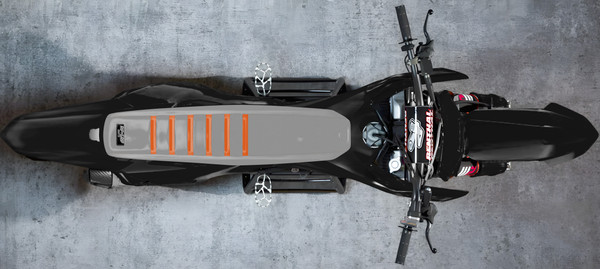 GREY TOP/GREY SIDES/ORANGE RIBS (KTM)