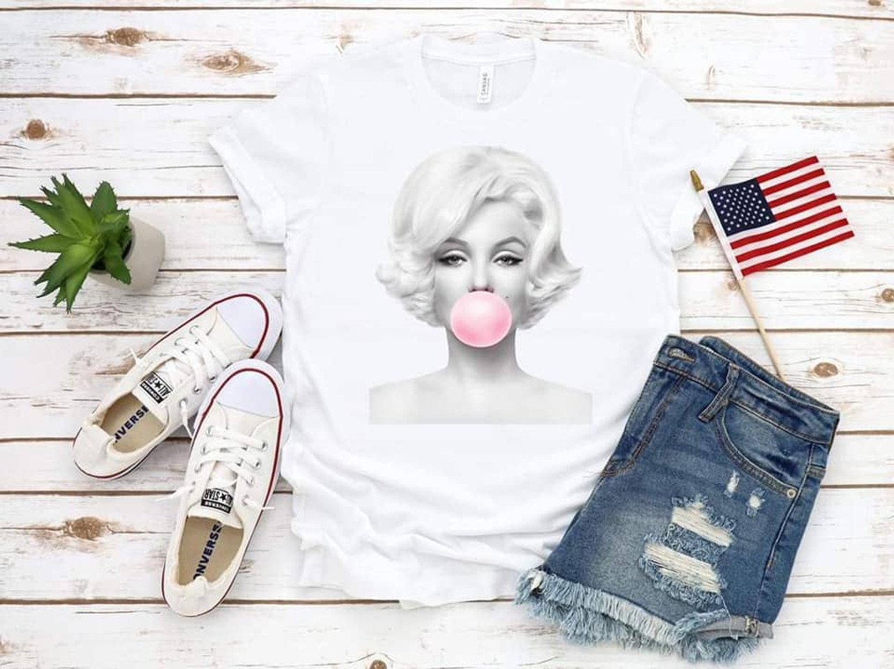 Marilyn Monroe Bubble Gum T-Shirt - blendedvintagemarketplace