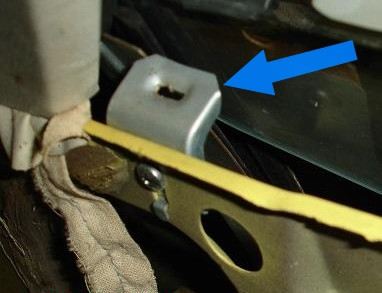 Retaining Brackets Rear Panel Upper 70-74 Challenger Hdtp