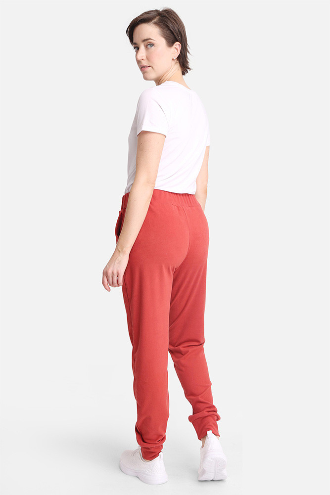 Women's Solid Front Pocket Jogger Pants in Rust