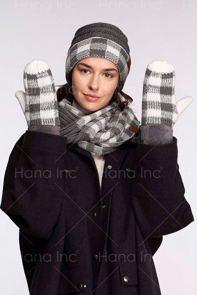 Women's Buffalo Check Cuff Knit Beanie — beanie photo 4
