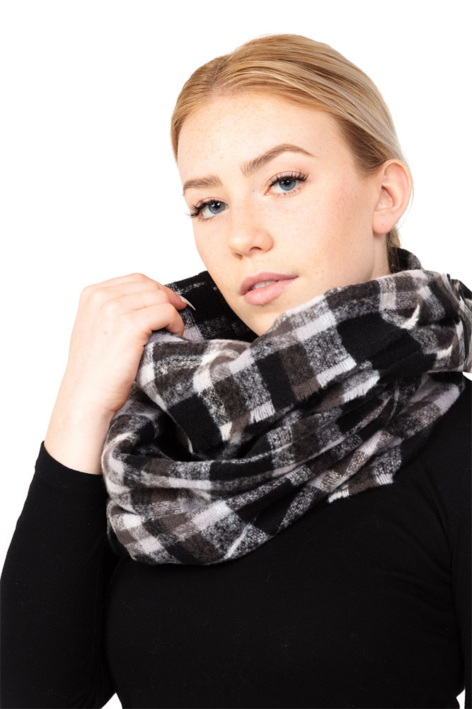 Women's Buffalo Check Scarf in Black