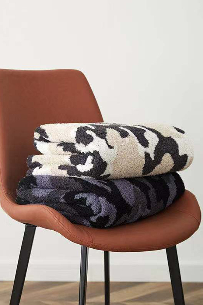 Luxury Soft Camouflage Print Throw Blanket for Couch and Bed — blanket photo 4