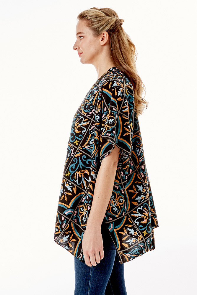 Women's Medieval Floral Tiles Print Kimono in Black