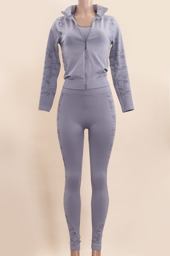 Assorted Color Sportswear — clothing piece photo 2