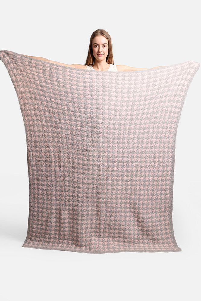 Houndstooth Throw Blanket for Couch and Bed in Pink