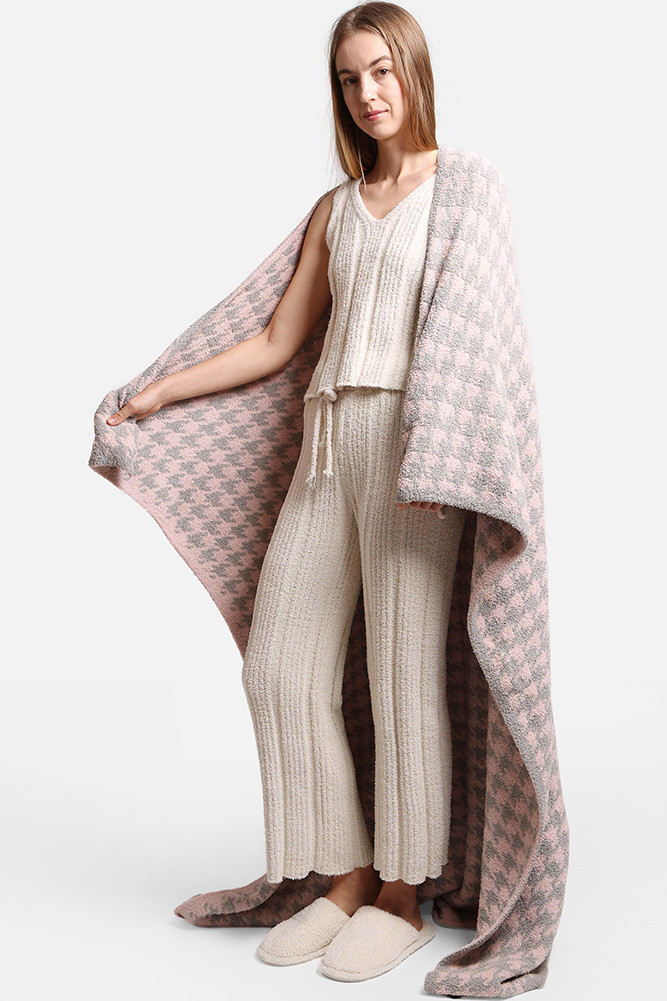 Houndstooth Throw Blanket for Couch and Bed in Pink