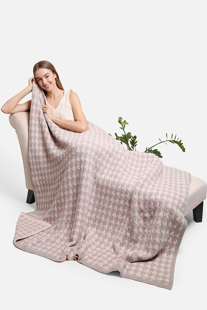 Houndstooth Throw Blanket for Couch and Bed in Pink