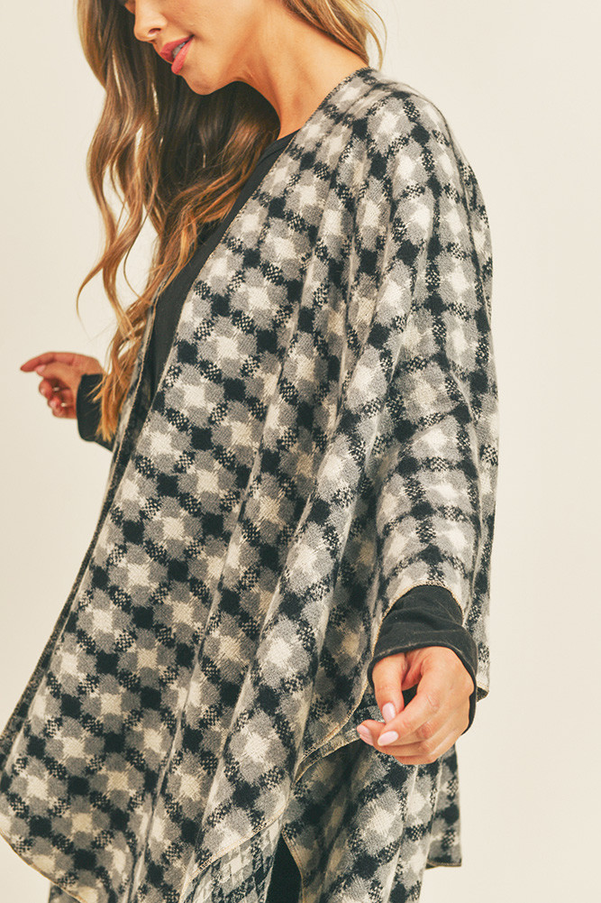 Women's Plaid Pattern Ruana in Black