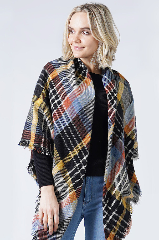 Women's Plaid Blanket Scarf in Black
