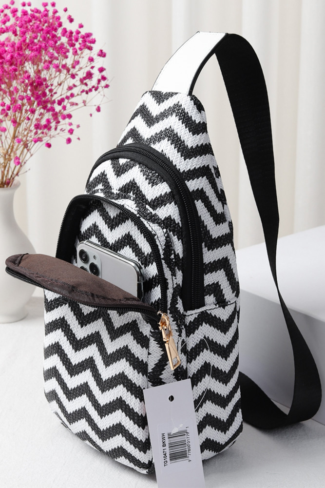 Women's Chevron Pattern Straw Sling Bag — sling bag photo 5