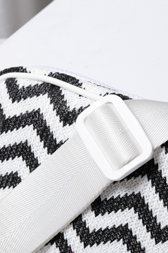 Women's Chevron Pattern Straw Sling Bag — sling bag photo 6