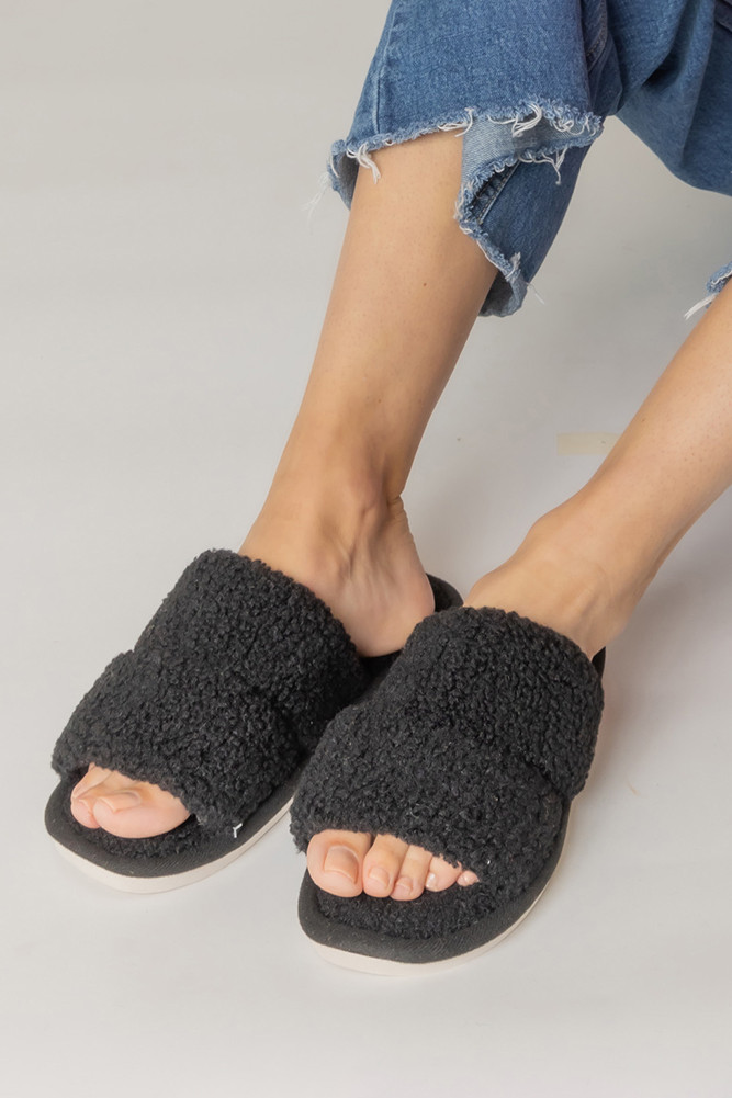 Women's Solid Sherpa Slippers in Black