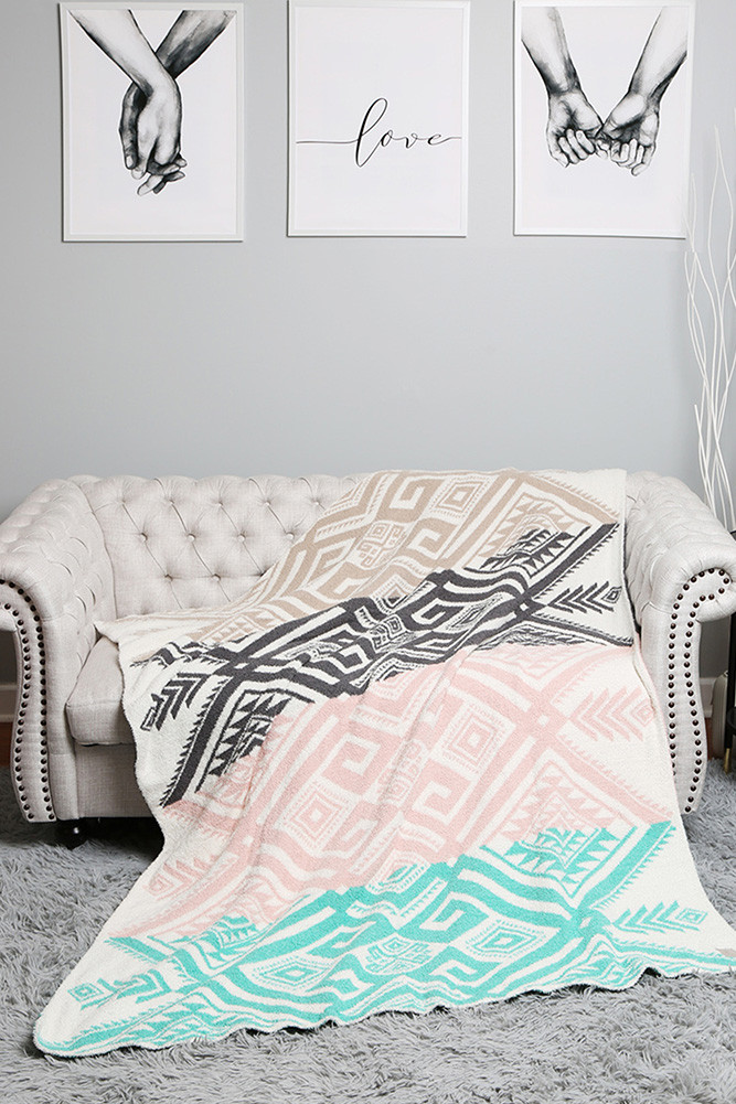 Tribal Pattern Reversible Throw Winter Blanket for Couch and Bed — blanket photo 3