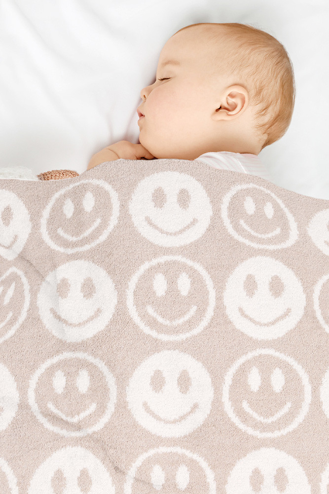Kids Small Happy Face Throw Winter Blanket for Kids’ Rooms in Beige