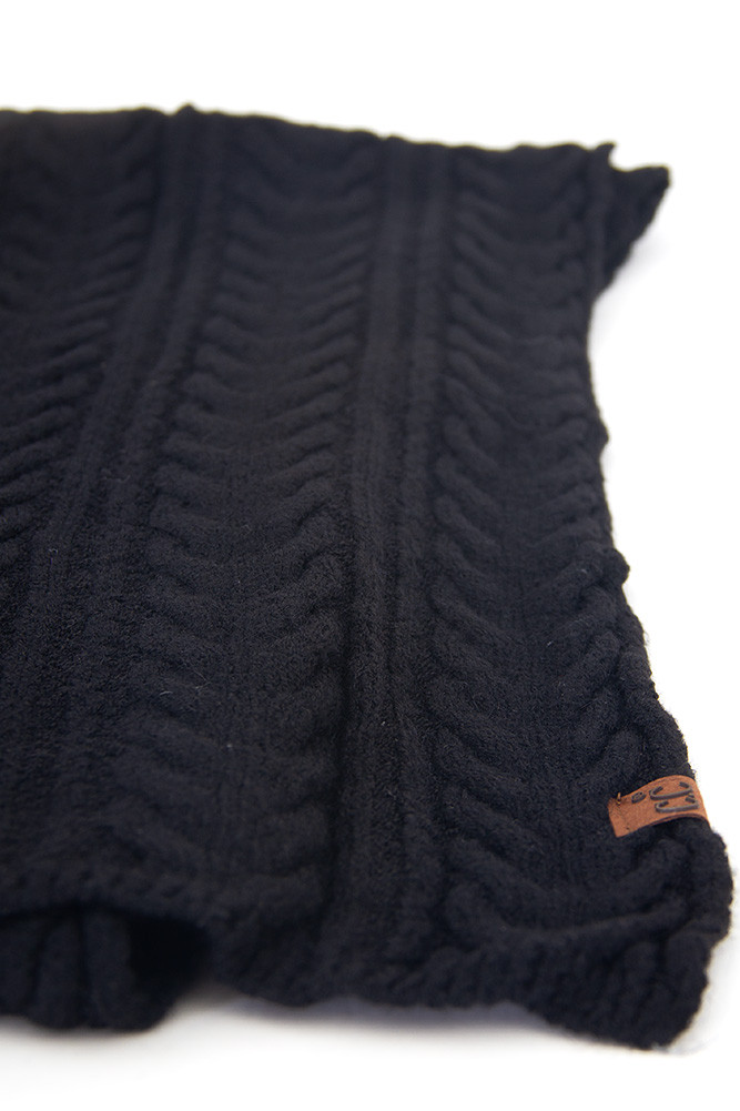 Women's Cable Winter Scarf in Black