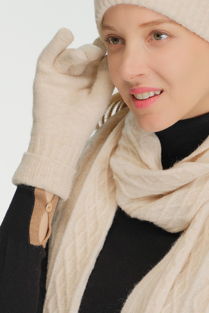 Women's Solid Cable Knit Cuff Winter Gloves — gloves photo 2