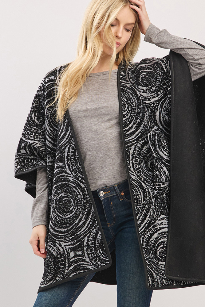 Women's Typography Circular Patterns Pull Through Kimono in Black