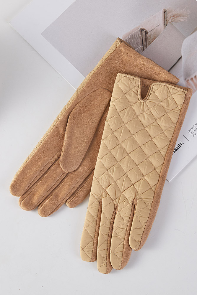 Women's Quilted Diamond Pattern Center Opening Gloves in Beige