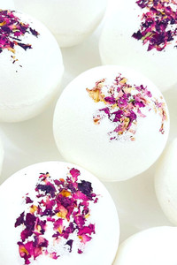 ROSE PETAL FIZZY BATH BOMB