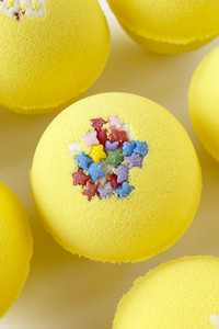 CANDIED CITRUS FIZZY BATH BOMB