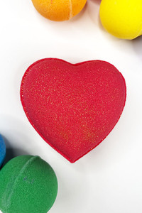 HEART FIZZY BATH BOMB