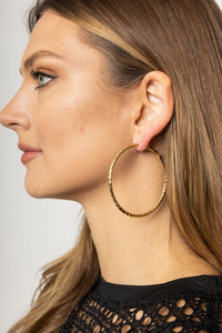 14K Gold Metal Omega Closure Textured Hoop-SJE310009