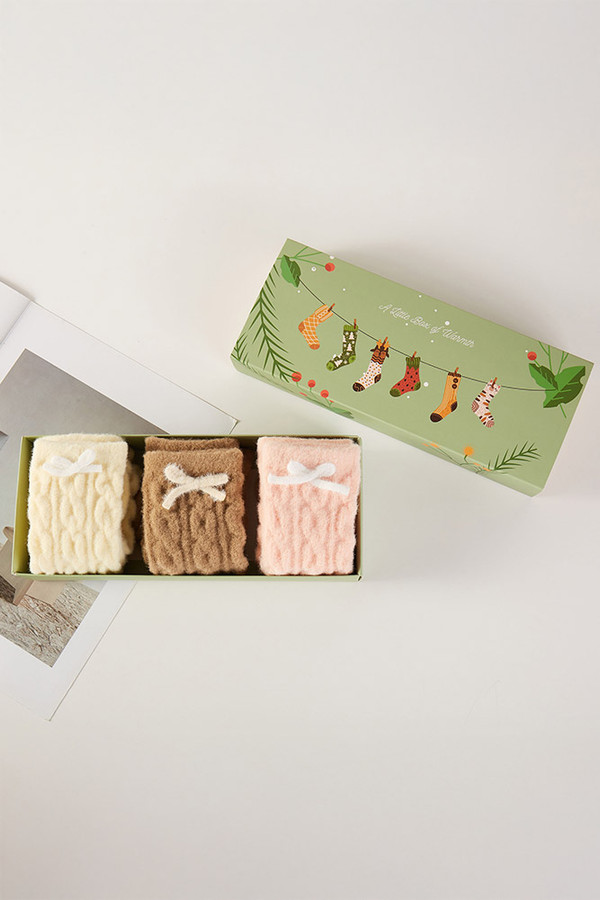 Twisted Knit Solid Color with Ribbon Fuzzy Socks Gift Box
 Twisted Knit Solid Color with Ribbon Fuzzy Socks Gift Box