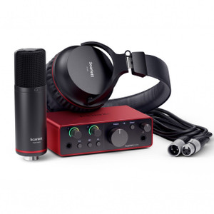 Focusrite Scarlett Solo Studio 4th Gen Angle