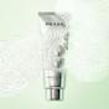 Prada Augmented Skin Cleanser & Make-up Remover 125ml Prada Augmented Skin Cleanser & Make-up Remover 125ml