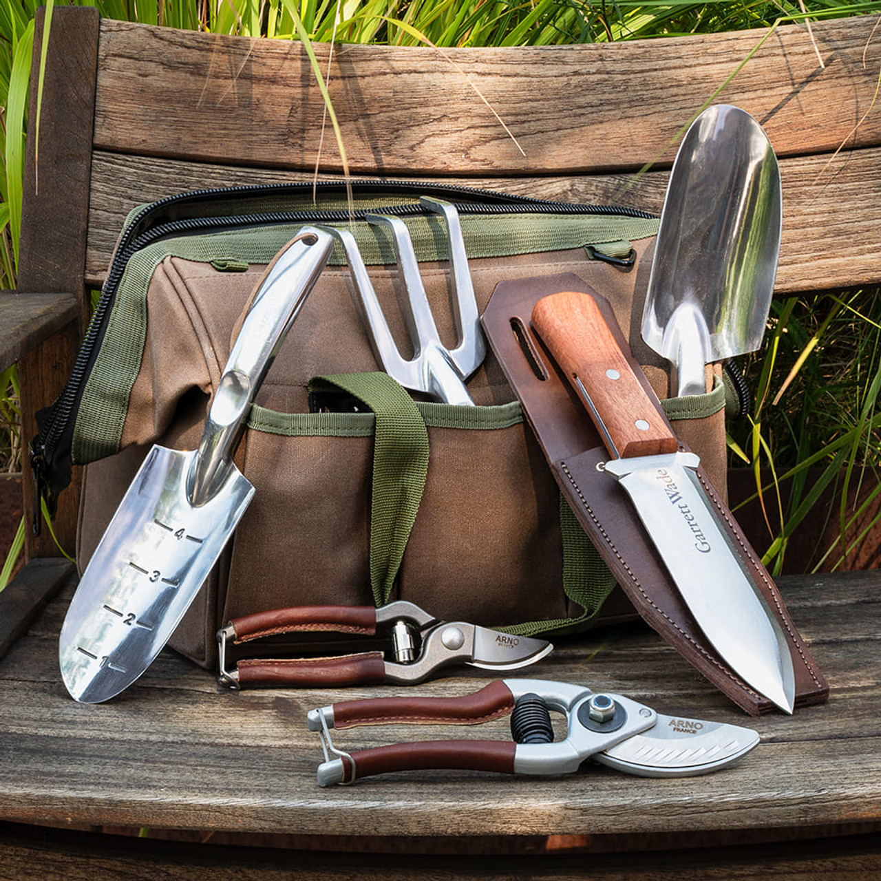 The Ultimate Guide to Sharpening Wood Carving Tools - Garrett Wade