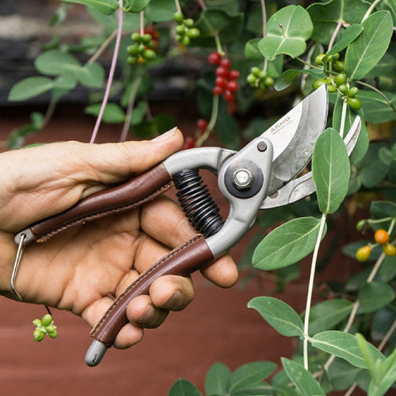 Leather Grip Trim Pruner