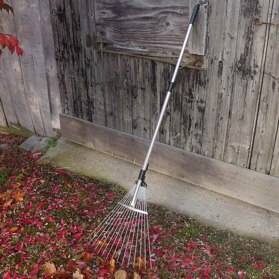 Collapsing Garden and Leaf Rake with Extendable Handle