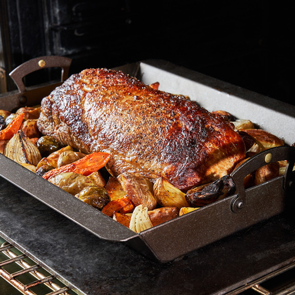 Iron Roasting Pan to Ensure Perfectly Golden Color