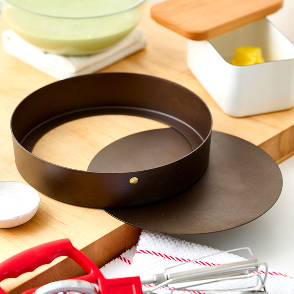 Netherton Spun Iron Cake Pan with Removable Base