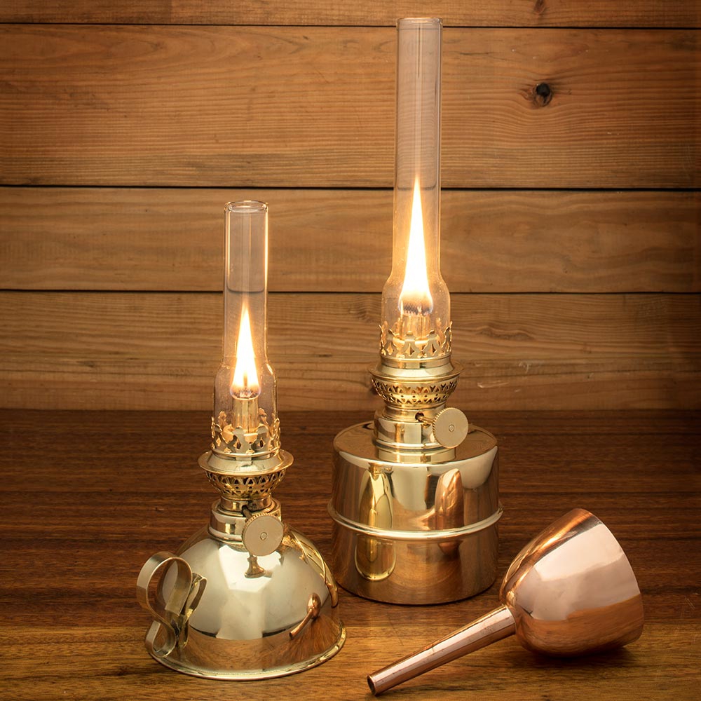 Kings County Tools Small Antique-Style Extra-Bright Oil Lamp, Brass Body  with Glass Chimney