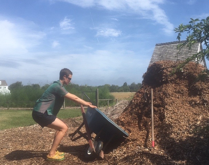 Tips for Moving Mulch With Wheelbarrow: Easy Expert Hacks