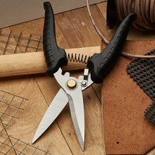 Skull Scissors : Dead sharp, finest quality scissors.