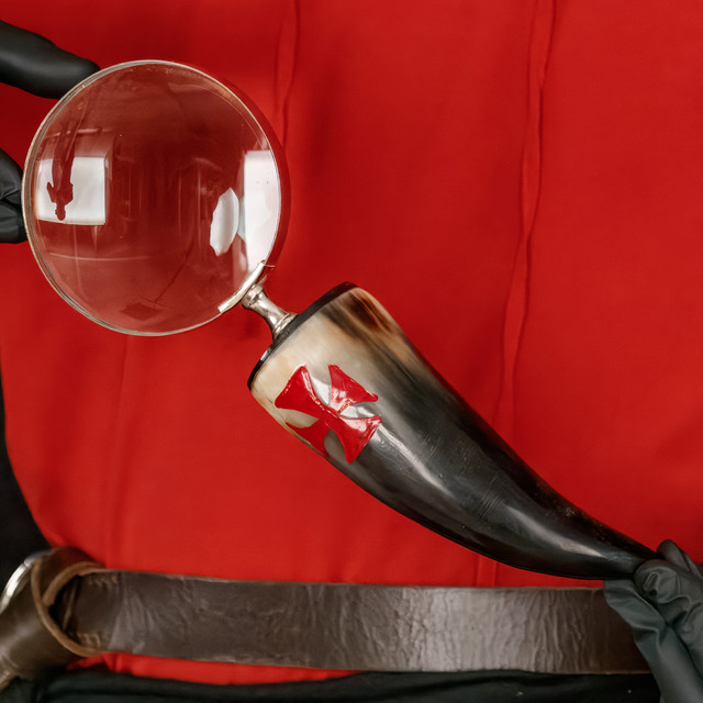 Maltese Cross Horn Magnify Glass Desk Accessory Maltese Cross Horn Magnify Glass Desk Accessory