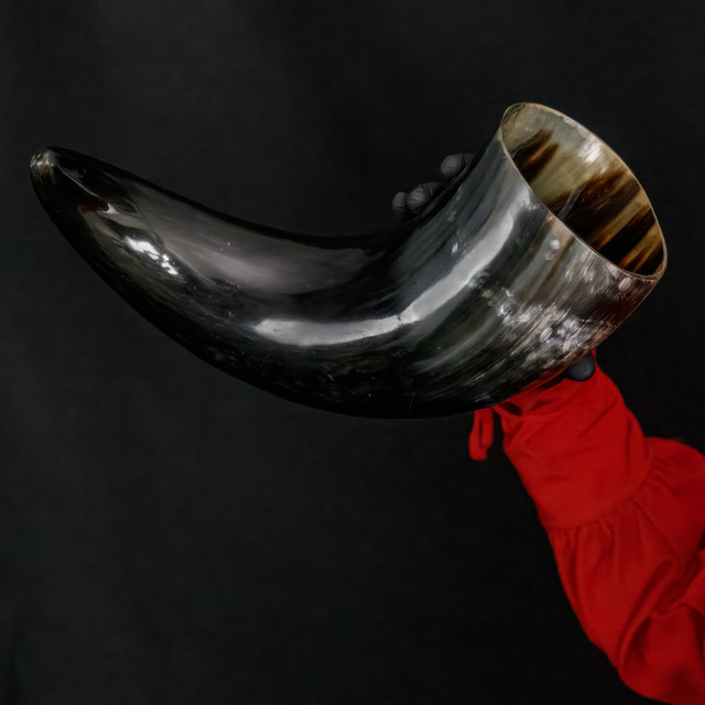 XL Drinking Horn with Brown Leather Belt Frog