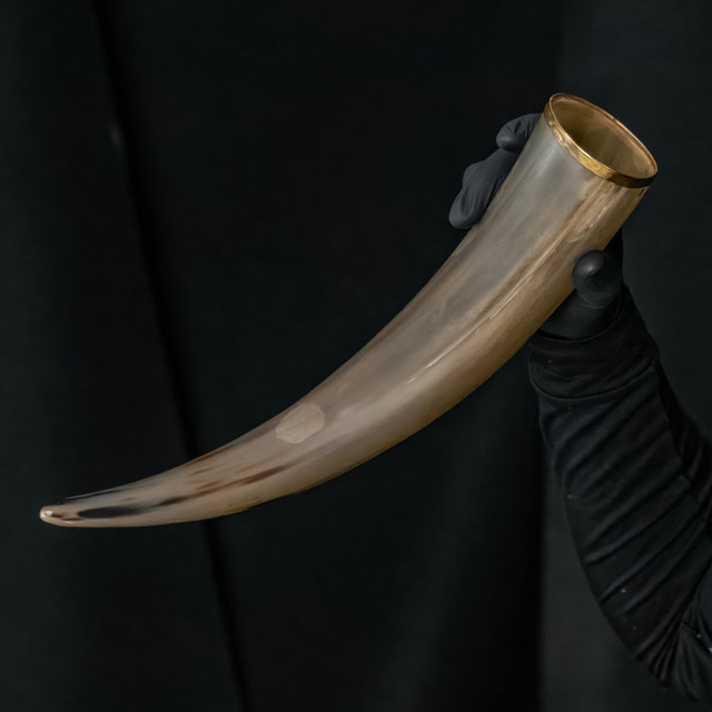 The Hooded Raven ™ Valhalla Awaits Me Drinking Horn Vessel Stand Included