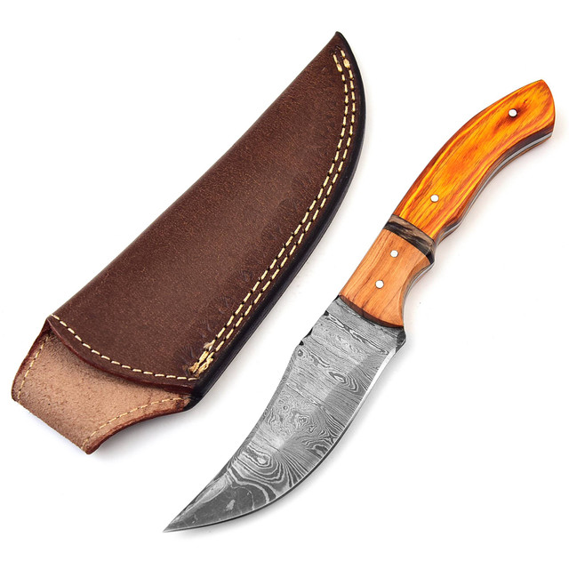 Snake Dwelling Damascus Steel Full Tang Hunting Knife | Leather Sheath Included