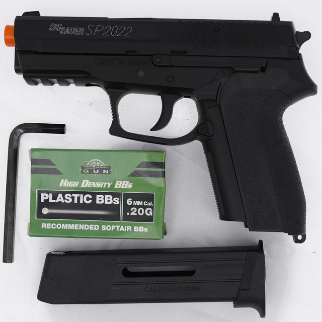 Swiss Arms SIG Sauer SP2022 CO2 Airsoft Pistol – Duty Package
