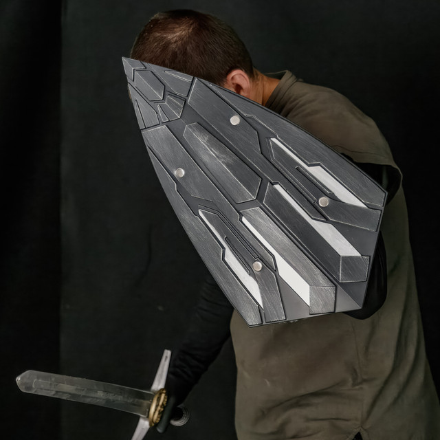 Vibrating Gold PVC Shield – Heroic Cosplay Prop Vibrating Gold PVC Shield – Heroic Cosplay Prop