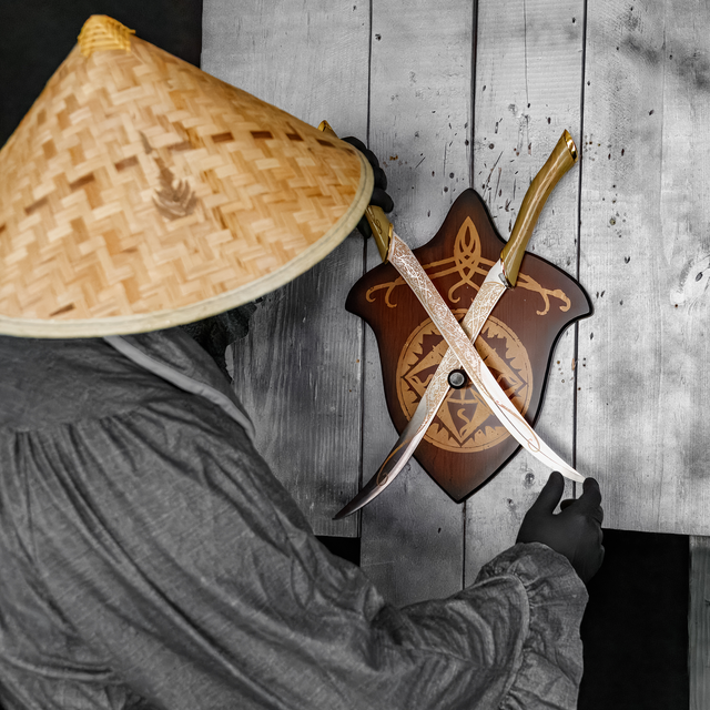 Elven Style Twin Curved Display Blades