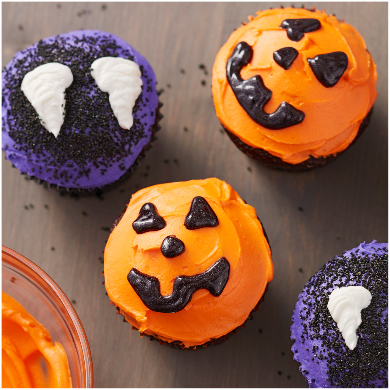 Black Sparkle Gel Frosting, 3.5 oz. Wilton B2B