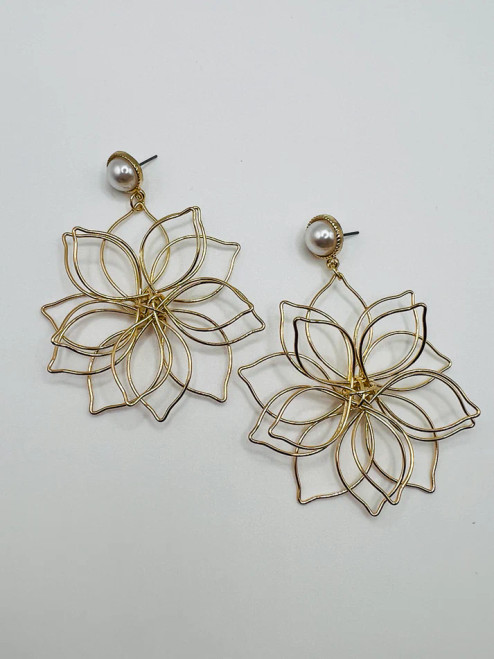 Pearl Stud with Wire Flower