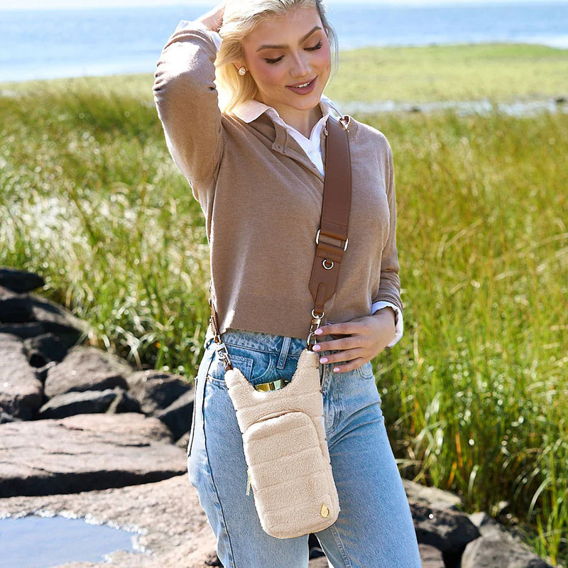 Wanderfull Sherpa HydroBag® with Vegan Leather Strap